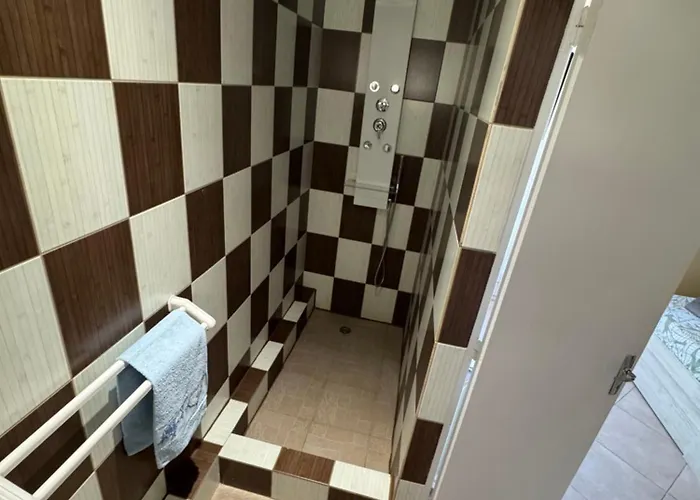 Cher Jacob B&B 아그